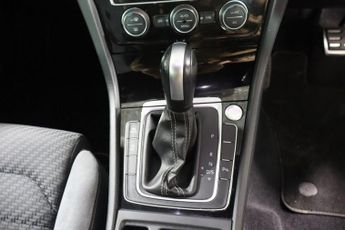 VOLKSWAGEN GOLF 1.5 TSI EVO R-Line Edition Hatchback 5dr Petrol DSG Euro 6 (s/s)