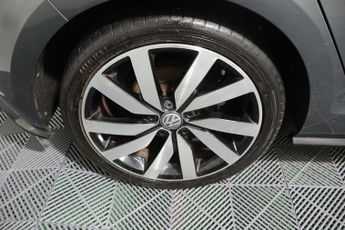 VOLKSWAGEN GOLF 1.5 TSI EVO R-Line Edition Hatchback 5dr Petrol DSG Euro 6 (s/s)