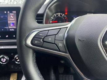 RENAULT CLIO 1.0 SCe Iconic Hatchback 5dr Petrol Manual Euro 6 (s/s) (65 ps)