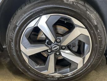 NISSAN QASHQAI 1.3 DIG-T MHEV N-Connecta SUV 5dr Petrol Hybrid XTRON Euro 6 (s/