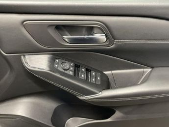 NISSAN QASHQAI 1.3 DIG-T MHEV N-Connecta SUV 5dr Petrol Hybrid XTRON Euro 6 (s/