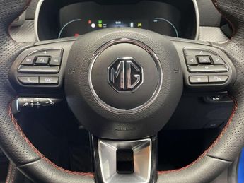 MG MG ZS 72.6kWh Trophy Connect Long Range SUV 5dr Electric Auto (156 ps)