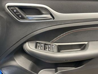 MG MG ZS 72.6kWh Trophy Connect Long Range SUV 5dr Electric Auto (156 ps)