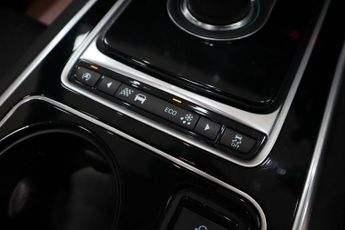 JAGUAR XE 2.0d R-Sport Saloon 4dr Diesel Auto AWD Euro 6 (s/s) (180 ps)