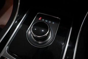 JAGUAR XE 2.0d R-Sport Saloon 4dr Diesel Auto AWD Euro 6 (s/s) (180 ps)