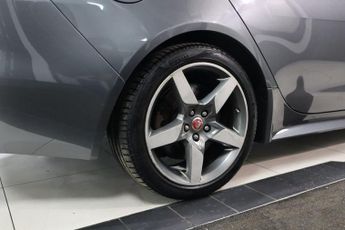 JAGUAR XE 2.0d R-Sport Saloon 4dr Diesel Auto AWD Euro 6 (s/s) (180 ps)