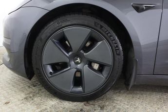 TESLA Model 3 (Dual Motor) Long Range Auto 4WDE 4dr