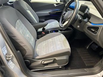 VOLKSWAGEN ID.3 Pro 58kWh Life Hatchback 5dr Electric Auto (145 ps)