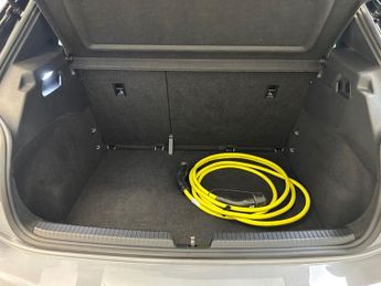 VOLKSWAGEN ID.3 Pro 58kWh Life Hatchback 5dr Electric Auto (145 ps)