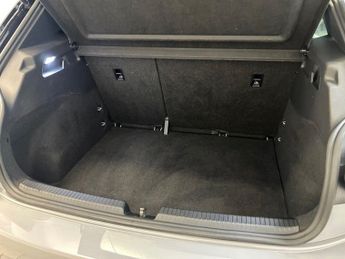 VOLKSWAGEN ID.3 Pro 58kWh Life Hatchback 5dr Electric Auto (145 ps)