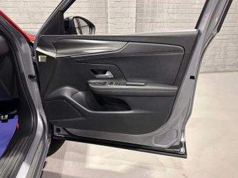 VAUXHALL MOKKA ELECTRIC 50kWh SRi Premium SUV 5dr Electric Auto (136 ps)