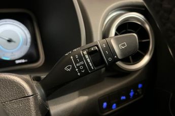 HYUNDAI KONA 64kWh Premium SUV 5dr Electric Auto (10.5kW Charger) (204 ps) Pa