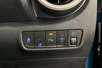 HYUNDAI KONA 64kWh Premium SUV 5dr Electric Auto (10.5kW Charger) (204 ps) Pa