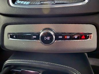 VOLVO XC90 2.0 B5 MHEV R-Design SUV 5dr Diesel Hybrid Auto 4WD Euro 6 (s/s)