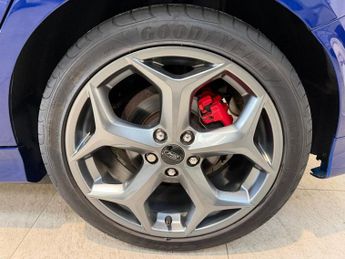 FORD FOCUS 2.0T EcoBoost ST-3 Hatchback 5dr Petrol Manual Euro 6 (s/s) (250