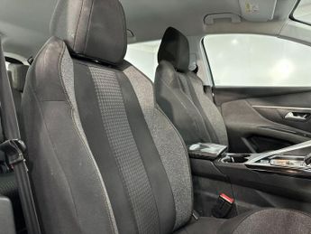 PEUGEOT 5008 1.2 PureTech Active SUV 5dr Petrol EAT Euro 6 (s/s) (130 ps)