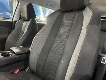 PEUGEOT 5008 1.2 PureTech Active SUV 5dr Petrol EAT Euro 6 (s/s) (130 ps)