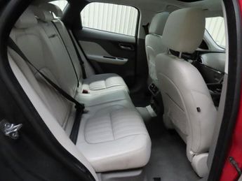 JAGUAR F-PACE 2.0 D240 Portfolio SUV 5dr Diesel Auto AWD Euro 6 (s/s) (240 ps)