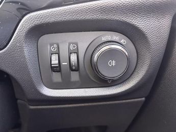 VAUXHALL Corsa Electric 50kWh SE Nav Premium Hatchback 5dr Electric Auto (7.4Kw Charger)