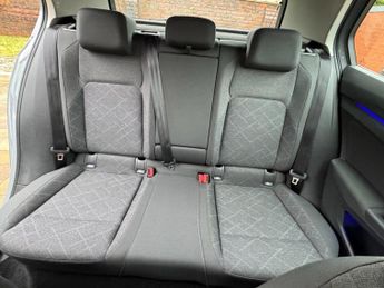 VOLKSWAGEN GOLF 1.5 eTSI MHEV Life Hatchback 5dr Petrol Hybrid DSG Euro 6 (s/s) 