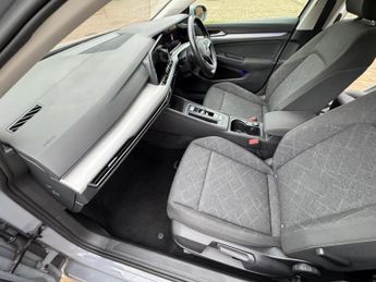 VOLKSWAGEN GOLF 1.5 eTSI MHEV Life Hatchback 5dr Petrol Hybrid DSG Euro 6 (s/s) 