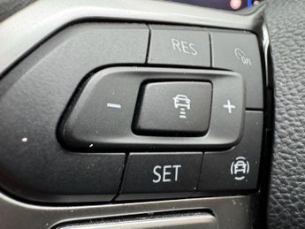 VOLKSWAGEN GOLF 1.5 eTSI MHEV Life Hatchback 5dr Petrol Hybrid DSG Euro 6 (s/s) 