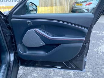 FORD MUSTANG MACH-E Extended Range 91kWh SUV 5dr Electric Automatic AWD (351 ps)