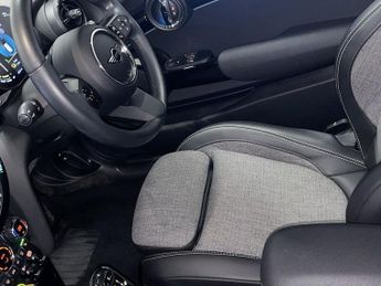 MINI Electric Hatch Cooper SE 32.6kWh Level 2 Hatchback 3dr Electric Auto (184 ps)