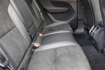 VOLVO XC40 2.0 T5 R-Design SUV 5dr Petrol Auto AWD Euro 6 (s/s) (247 ps)