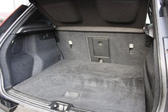 VOLVO XC40 2.0 T5 R-Design SUV 5dr Petrol Auto AWD Euro 6 (s/s) (247 ps)