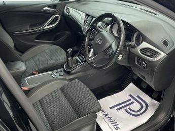 VAUXHALL ASTRA 1.5 Turbo D SRi Nav Hatchback 5dr Diesel Manual Euro 6 (s/s) (10