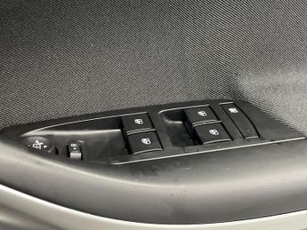 VAUXHALL ASTRA 1.5 Turbo D SRi Nav Hatchback 5dr Diesel Manual Euro 6 (s/s) (10