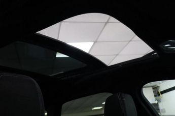 JAGUAR F-PACE 3.0 V6 S SUV 5dr Petrol Auto AWD Euro 6 (s/s) (380 ps)