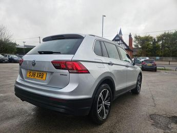 VOLKSWAGEN TIGUAN 2.0 TDI SE SUV 5dr Diesel DSG 4Motion Euro 6 (s/s) (150 ps)