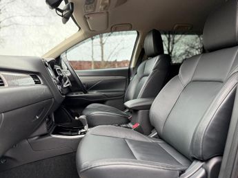 MITSUBISHI OUTLANDER 2.0 MIVEC 4 SUV 5dr Petrol CVT 4WD Euro 6 (s/s) (150 ps)