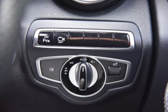 MERCEDES-BENZ GLC 2.1 GLC250d AMG Line (Premium Plus) SUV 5dr Diesel G-Tronic 4MAT