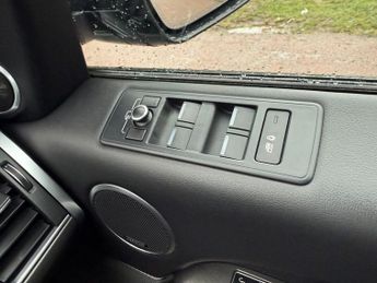 LAND ROVER RANGE ROVER SPORT 3.0 SD V6 HSE Dynamic SUV 5dr Diesel Auto 4WD Euro 6 (s/s) (306 