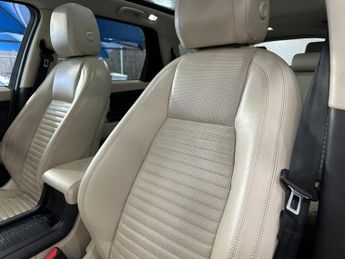 LAND ROVER DISCOVERY SPORT 2.0 TD4 HSE Luxury SUV 5dr Diesel Auto 4WD Euro 6 (s/s) (180 ps)