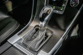 VOLVO XC60 2.4 D4 R-Design Nav SUV 5dr Diesel Auto AWD Euro 6 (s/s) (190 ps