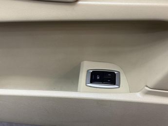 JAGUAR XF 2.2d Premium Luxury Saloon 4dr Diesel Auto Euro 5 (s/s) (190 ps)