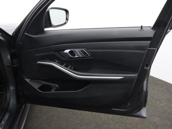 BMW 3 SERIES 2.0 320i M Sport Saloon 4dr Petrol Auto Euro 6 (s/s) (184 ps)