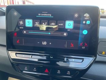 VOLKSWAGEN ID.3 Pro Performance 58kWh Life Hatchback 5dr Electric Auto (204 ps)