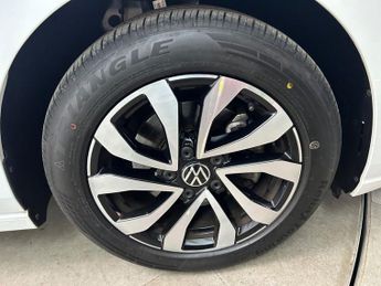 VOLKSWAGEN GOLF 1.5 TSI Active Hatchback 5dr Petrol Manual Euro 6 (s/s) (150 ps)
