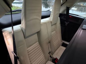 LAND ROVER DISCOVERY SPORT 2.0 TD4 HSE Luxury SUV 5dr Diesel Auto 4WD Euro 6 (s/s) (180 ps)