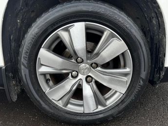 PEUGEOT 2008 1.2 e-VTi PureTech Allure SUV 5dr Petrol EGC Euro 5 (s/s) (82 ps