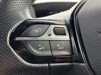 PEUGEOT E-2008 50kWh GT Premium SUV 5dr Electric Auto