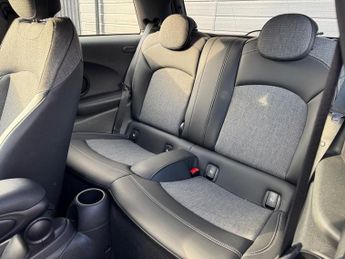 MINI Electric Hatch Cooper SE 32.6kWh Level 2 Hatchback 3dr Electric Auto 