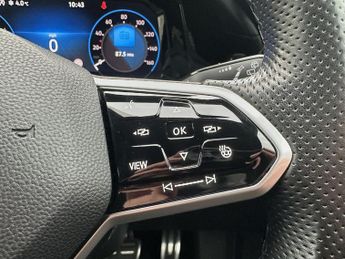 VOLKSWAGEN GOLF 1.5 eTSI MHEV R-Line Hatchback 5dr Petrol Hybrid DSG Euro 6 (s/s