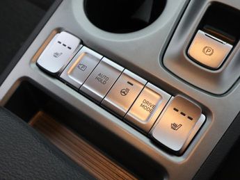 HYUNDAI KONA 64kWh Premium SUV 5dr Electric Auto (10.5kW Charger) (204 ps)