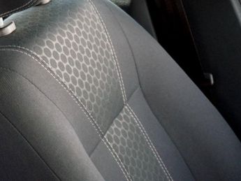 FORD FIESTA 1.4 Zetec Hatchback Petrol Automatic 5dr - Just 29,408 Miles / S